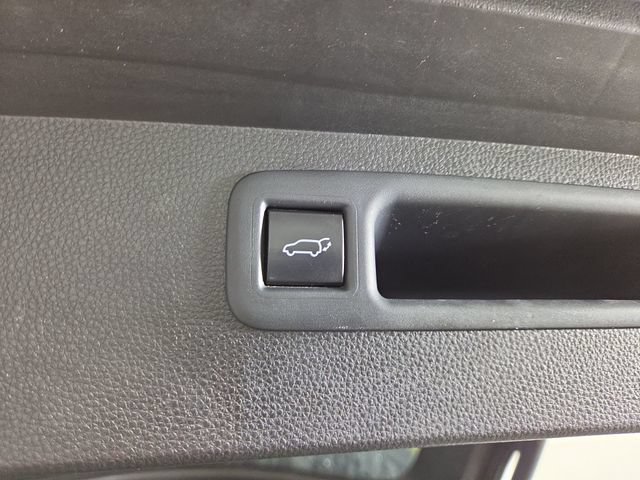 Used 2022 Toyota Highlander XLE FWD image 34