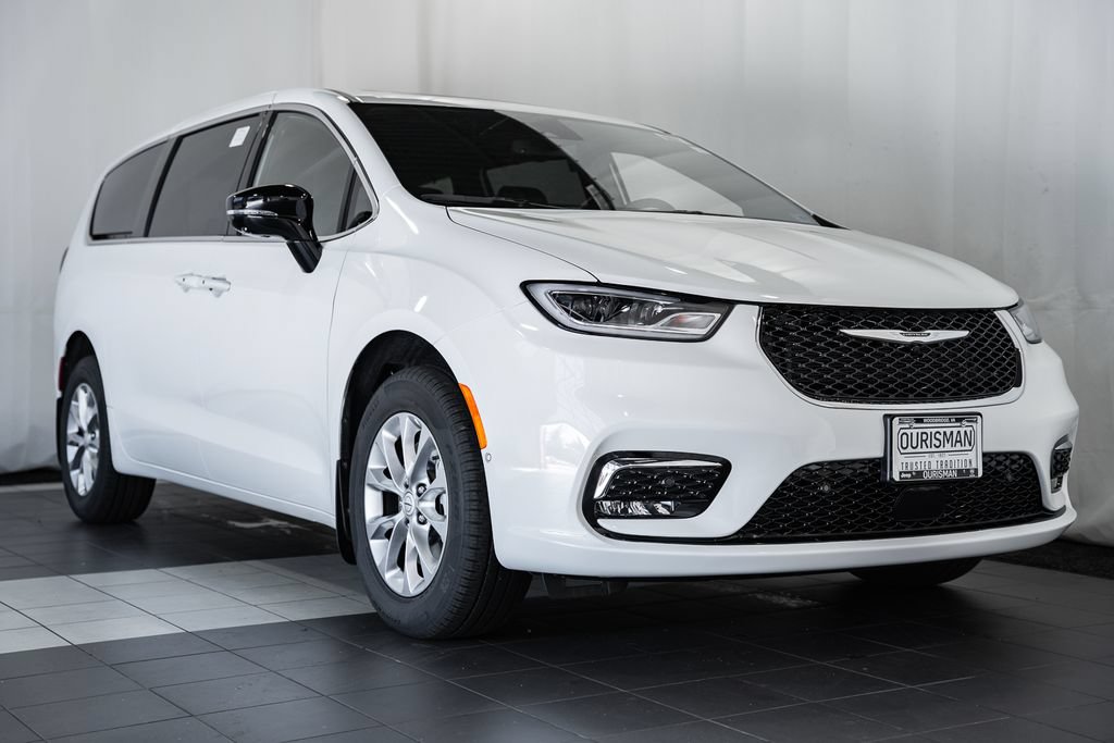 New 2026 Chrysler Pacifica Limited w/ Uconnect Theater Family Group AWD/4WD image 1