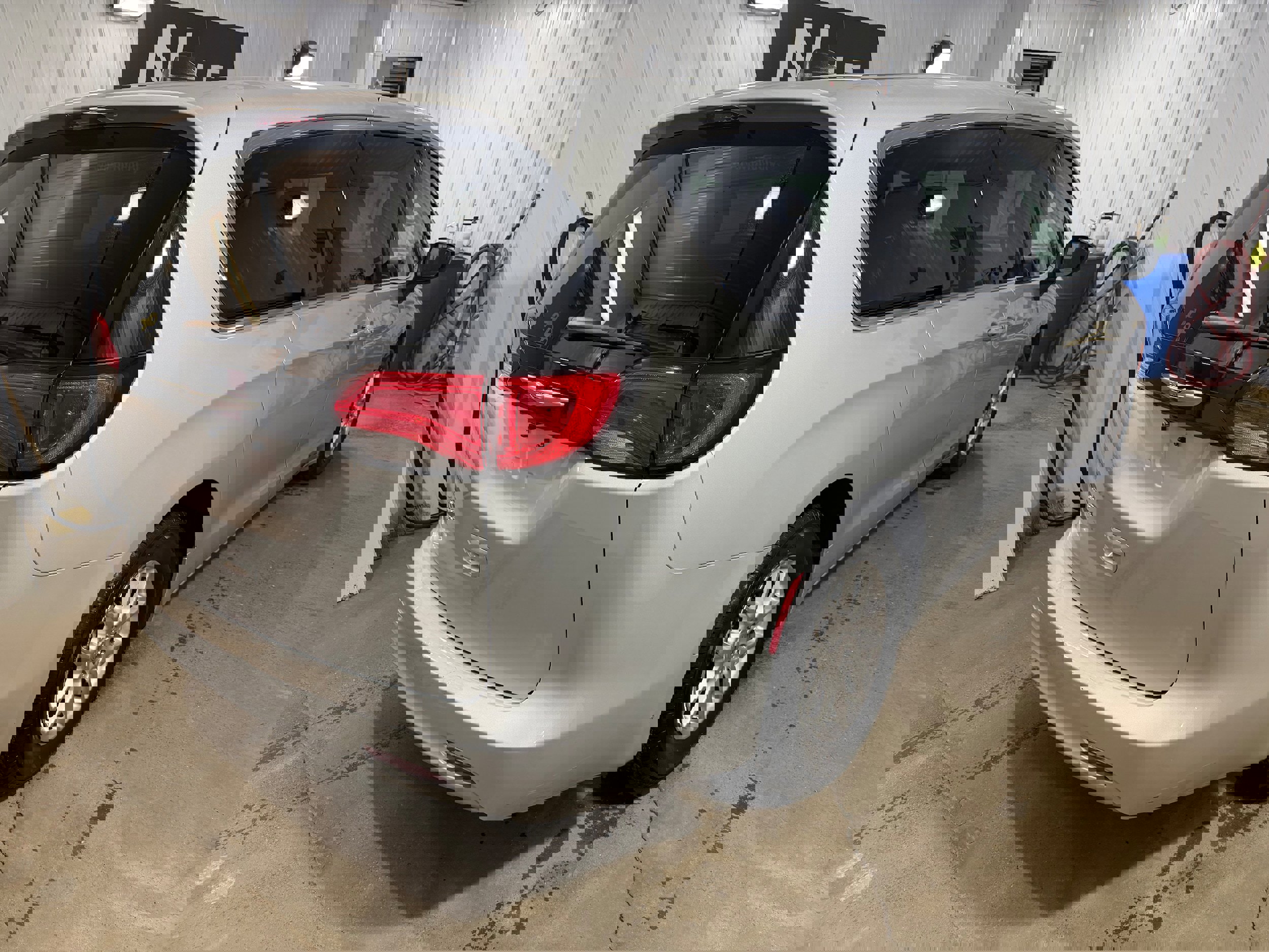 Used 2024 Chrysler Voyager LX image 5