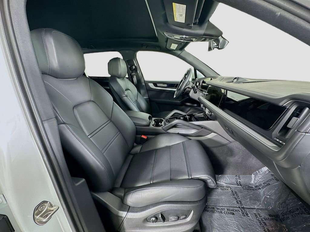 New 2024 Porsche Cayenne image 31