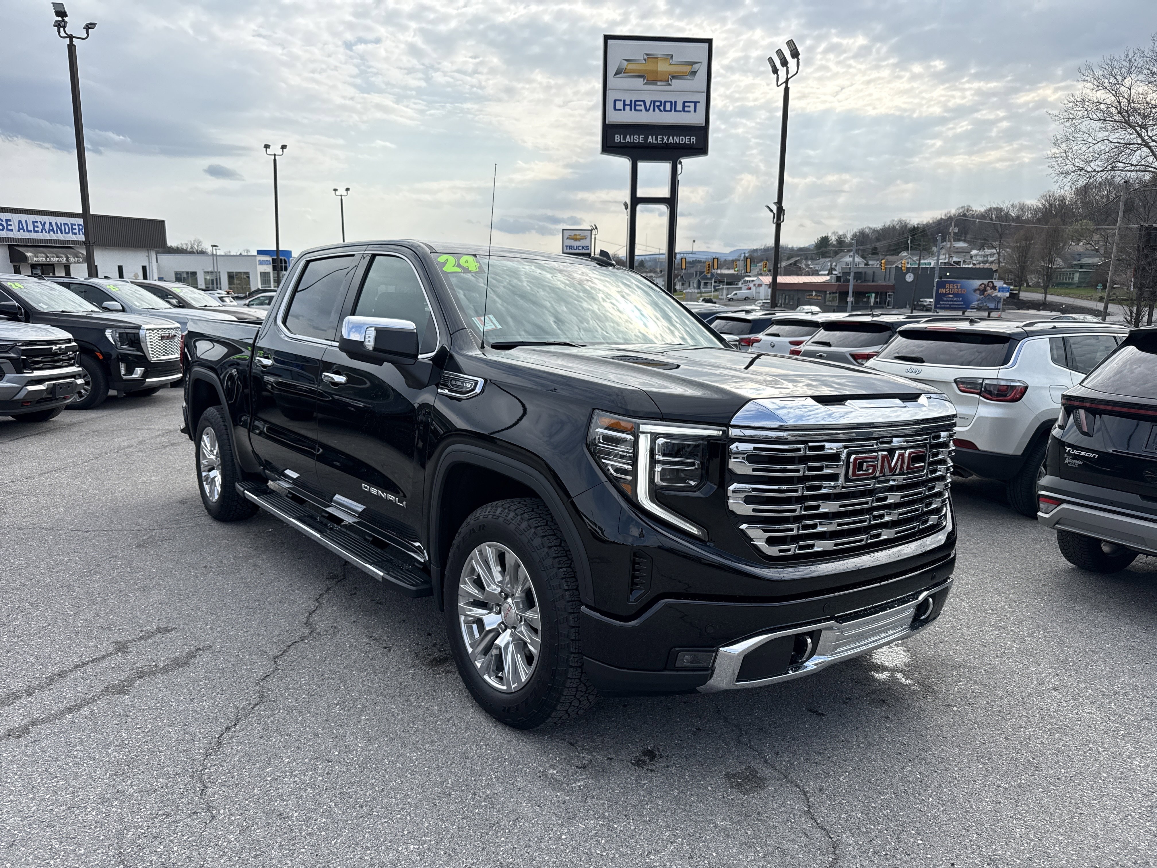 Used 2024 GMC Sierra 1500 Denali w/ Technology Package image 1