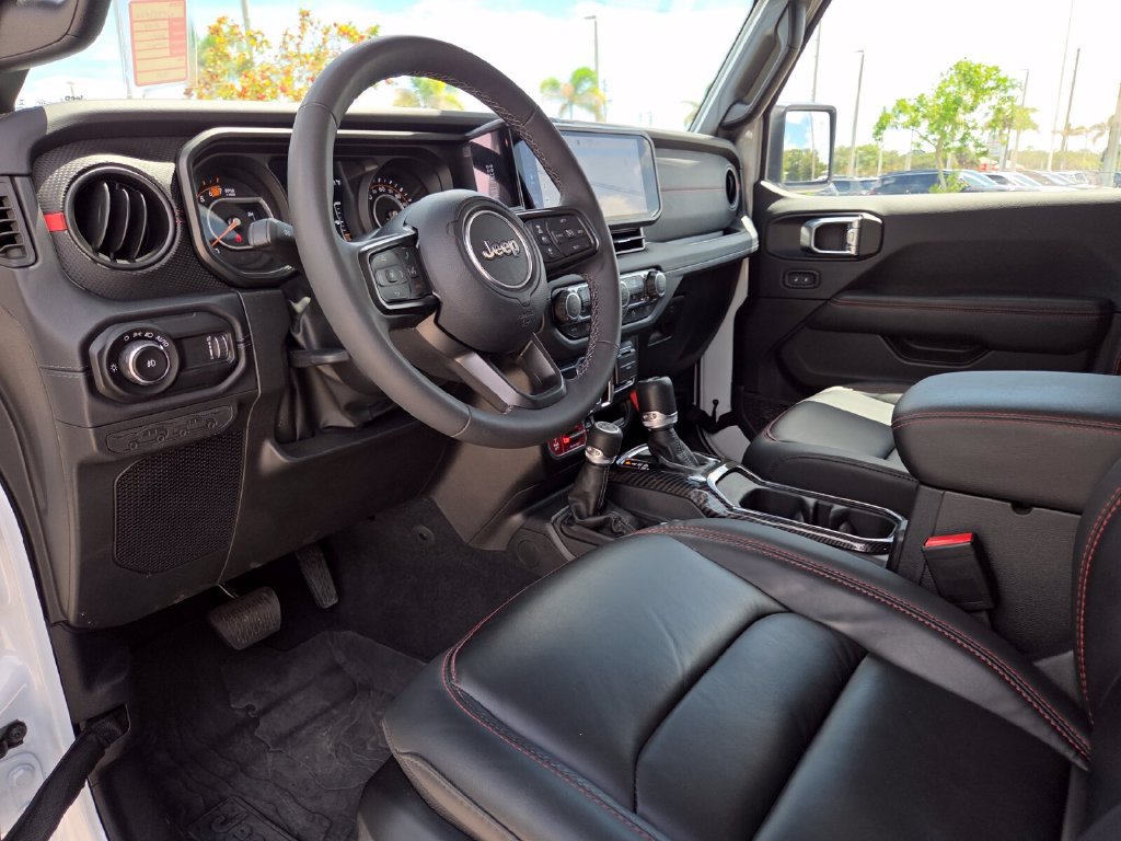 Used 2025 Jeep Wrangler Unlimited Rubicon AWD/4WD image 29