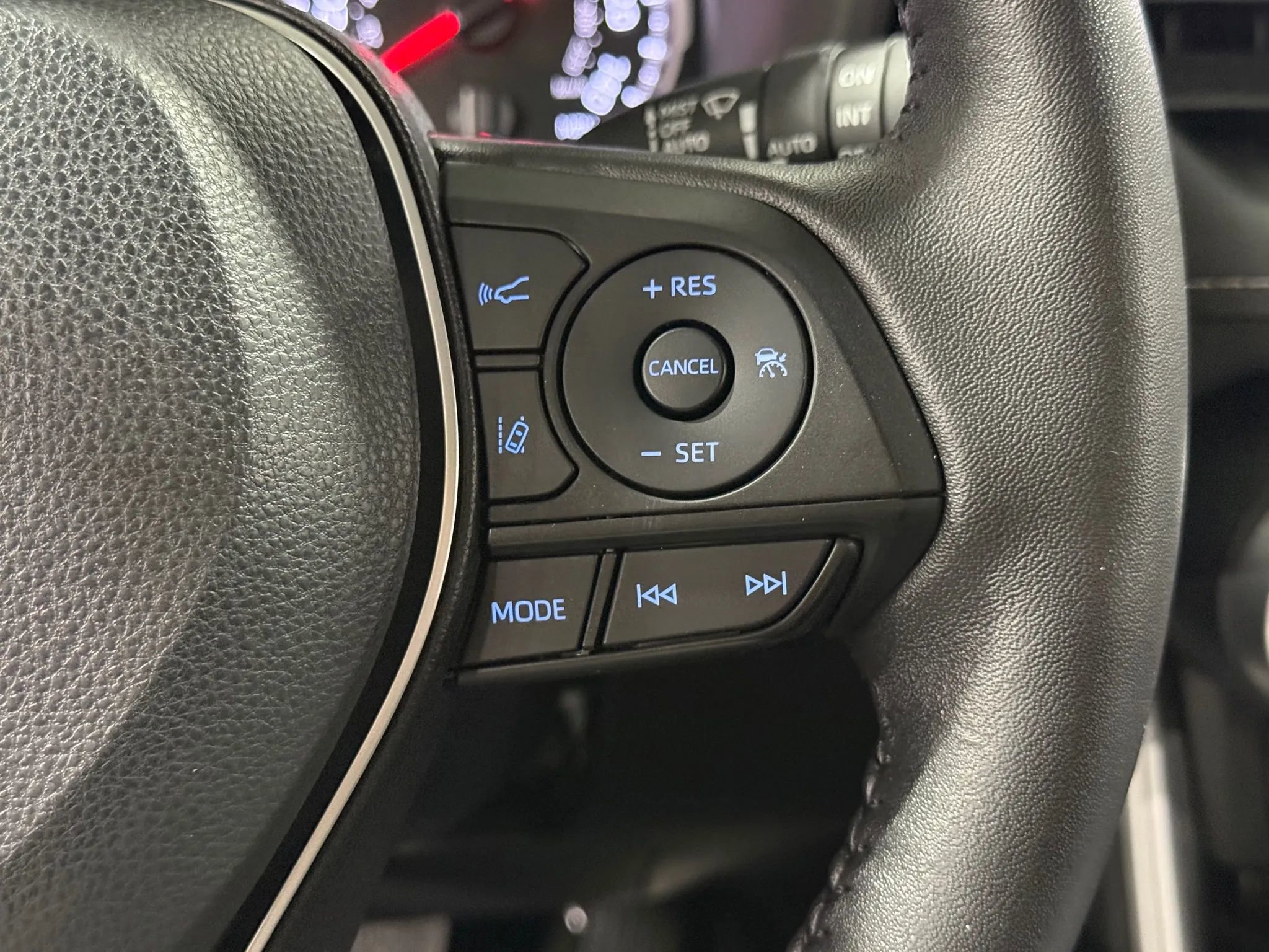 Used 2022 Toyota RAV4 XLE w/ Convenience Package image 26