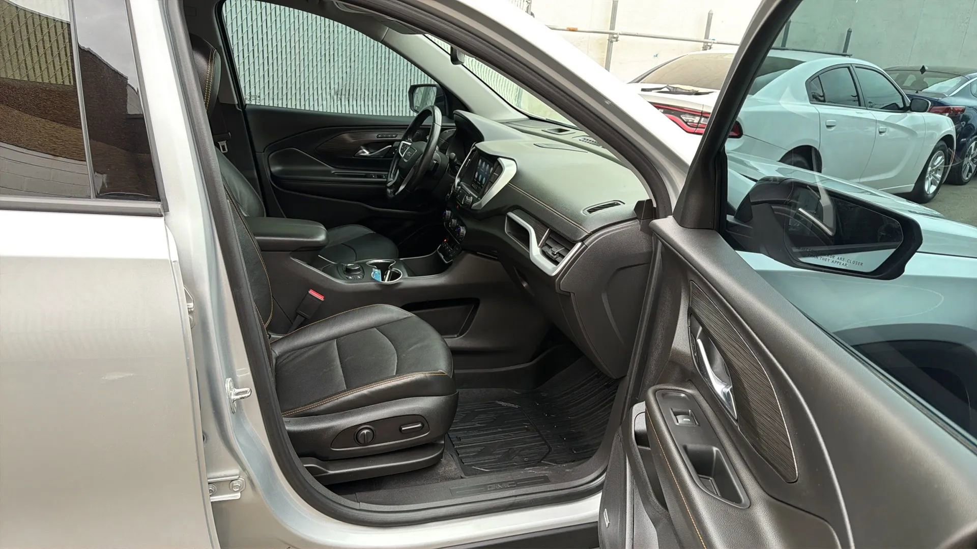 Used 2021 GMC Terrain SLT w/ Infotainment Package II AWD/4WD image 25