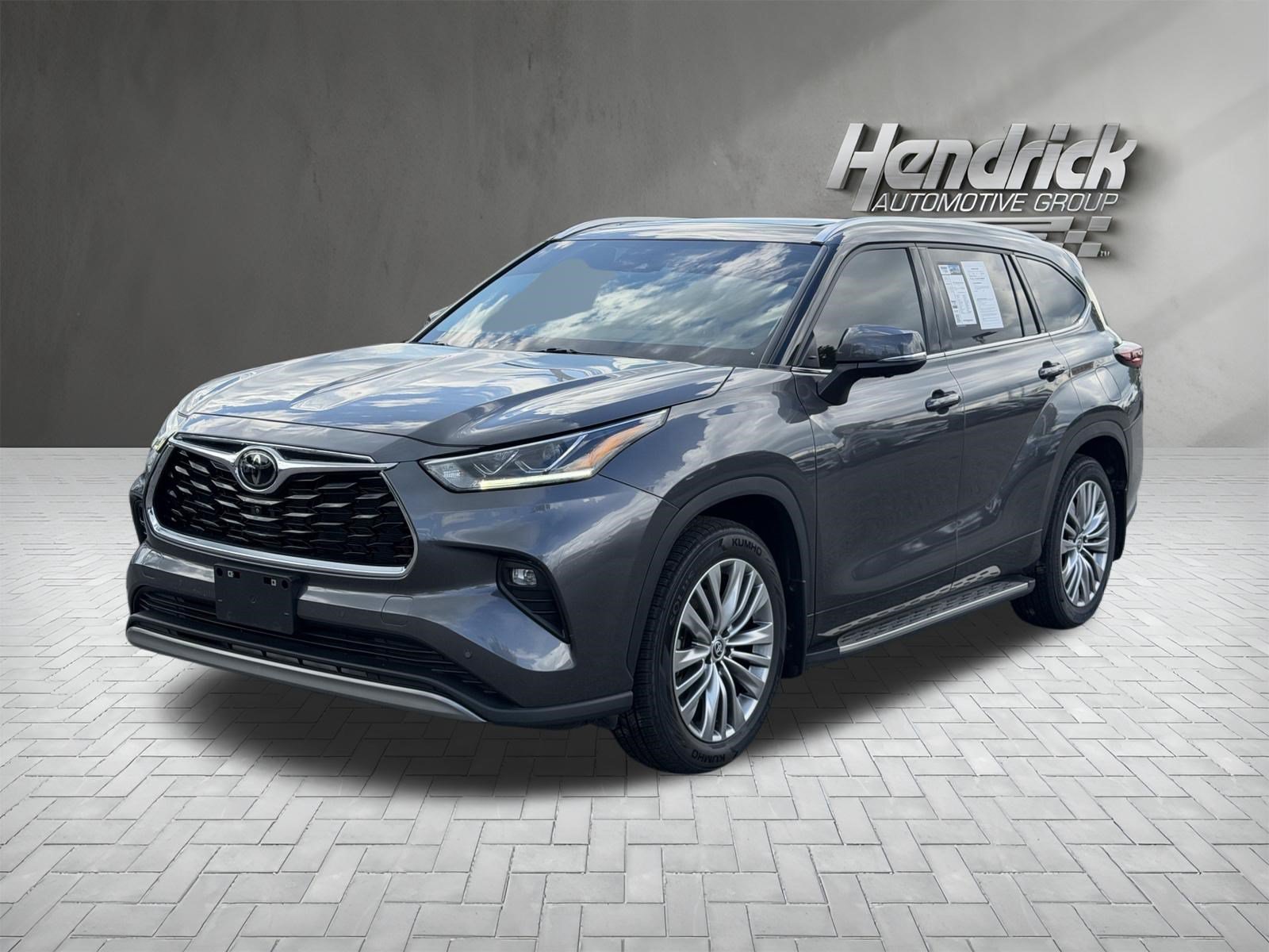 Used 2024 Toyota Highlander Platinum FWD image 5