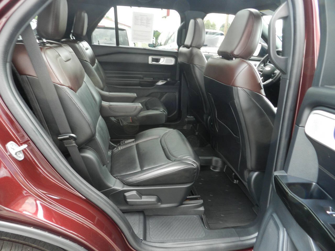 Used 2022 Ford Explorer Platinum w/ Equipment Group 601A AWD/4WD image 13