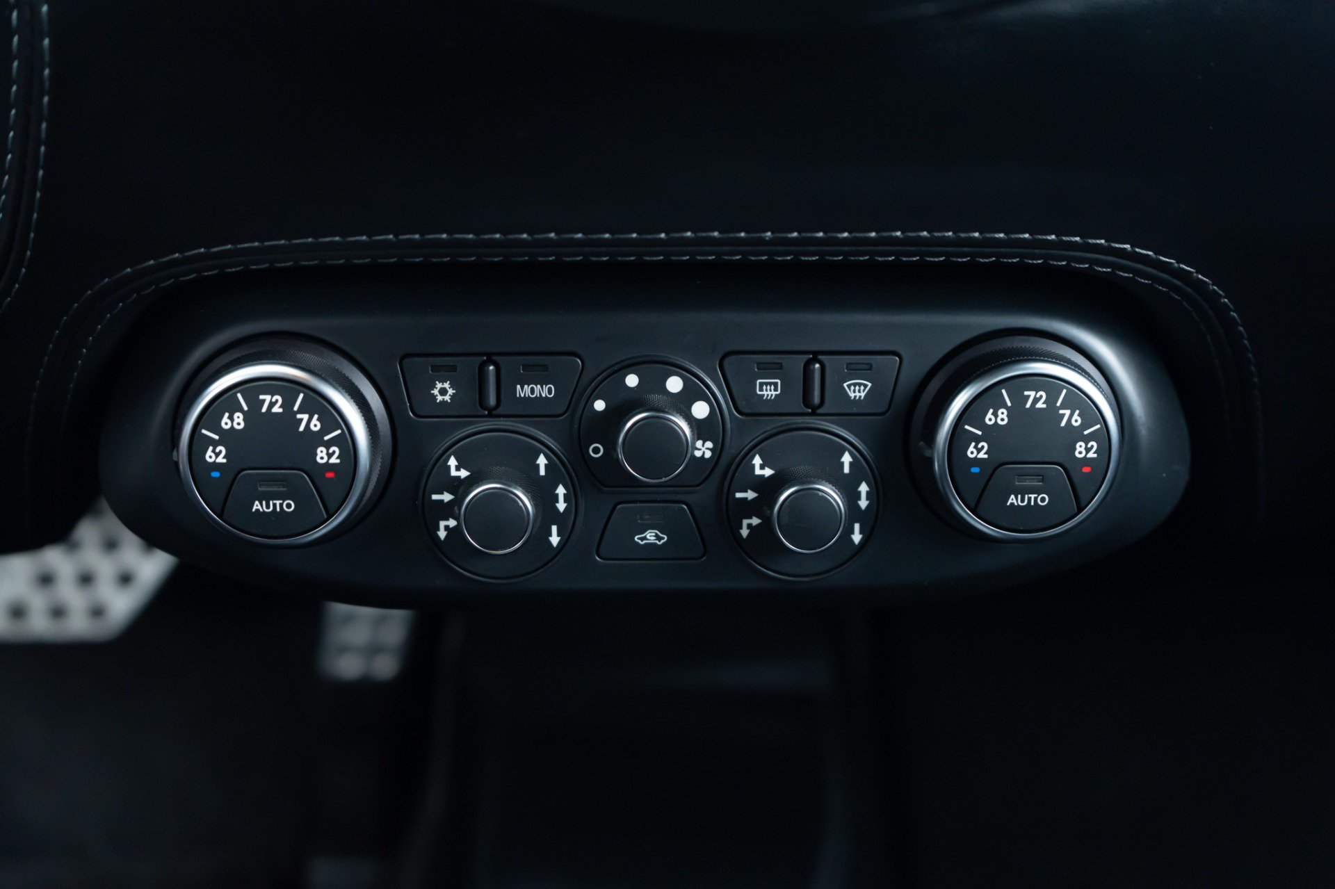 Used 2013 Ferrari 458 Italia Coupe RWD image 22