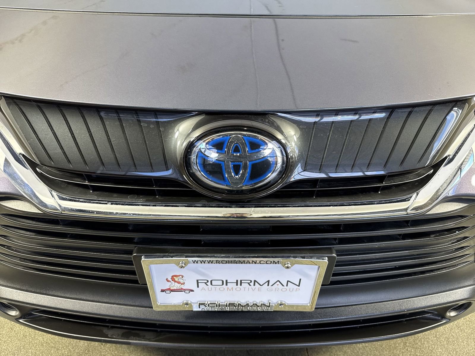 Used 2024 Toyota Venza LE image 25