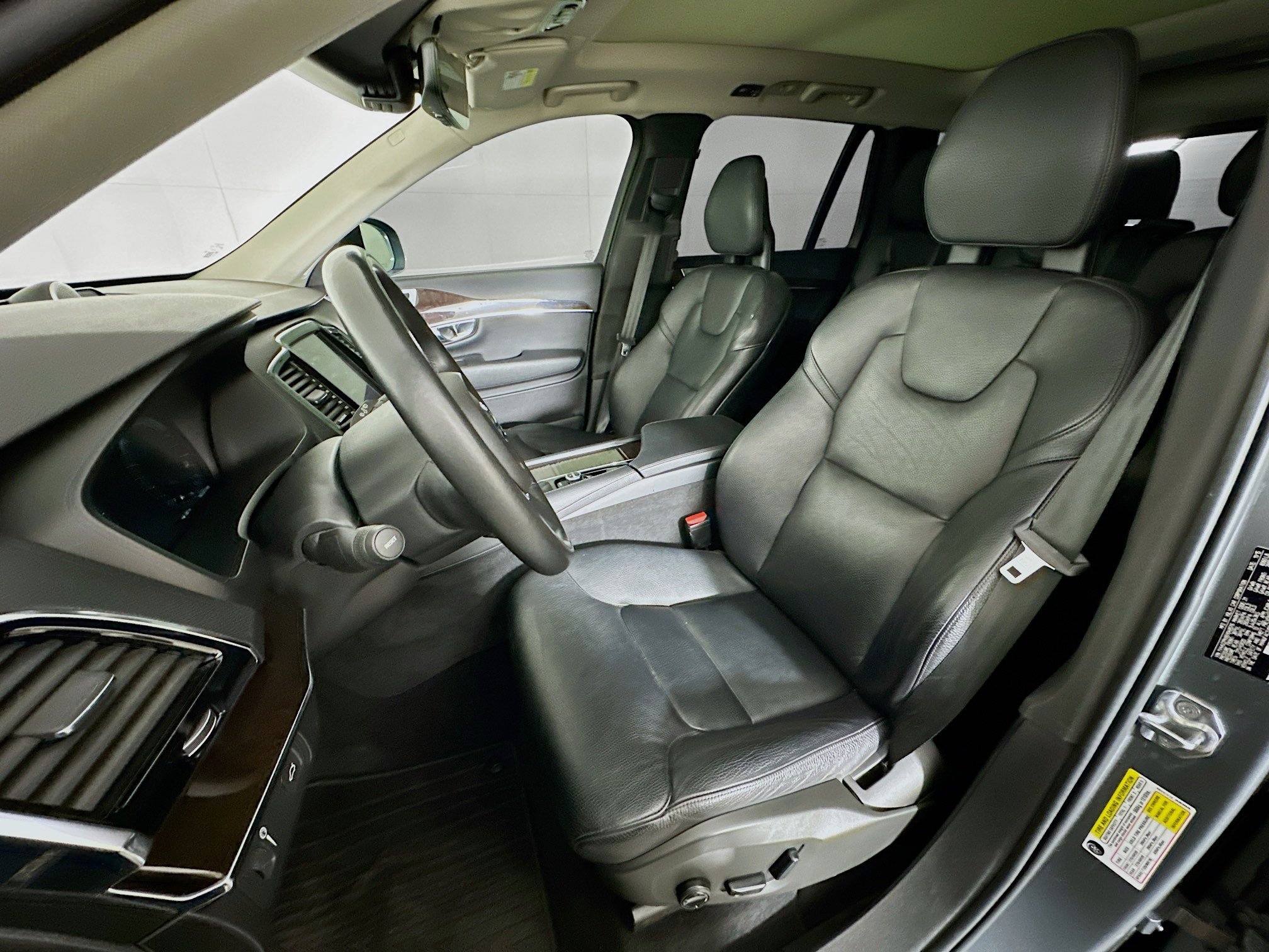 Used 2016 Volvo XC90 T6 Momentum w/ Momentum Plus Package image 13