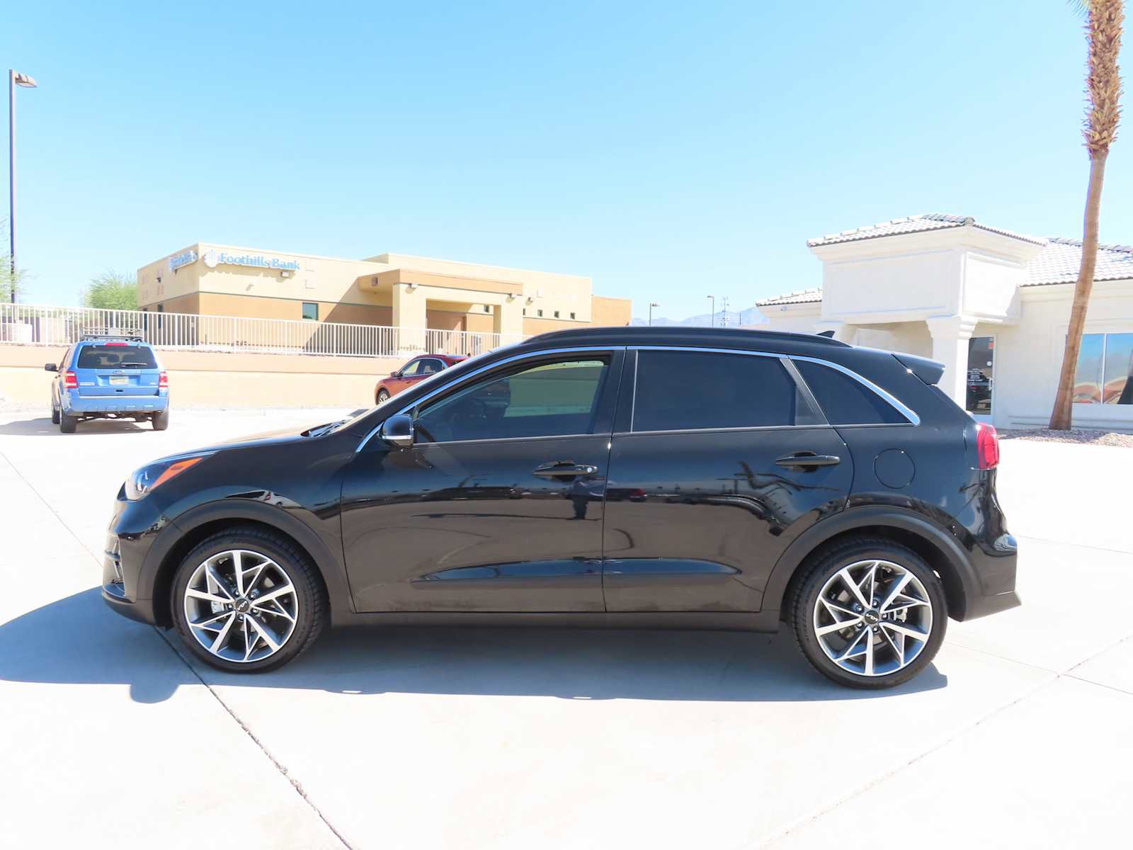 Used 2022 Kia Niro Touring Special Edition FWD image 4
