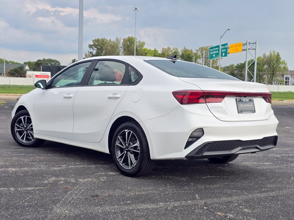 Used 2024 Kia Forte LXS w/ LXS Technology Package FWD image 12