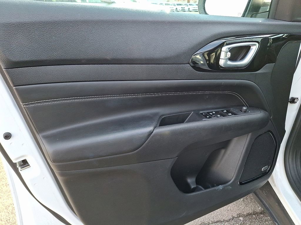 Used 2023 Jeep Compass Altitude w/ Sun and Sound Group image 14