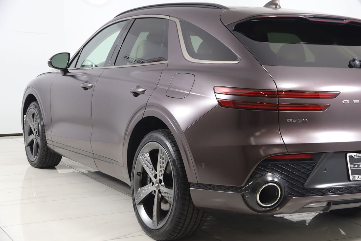 Used 2023 Genesis GV70 3.5T Sport w/ Sport Prestige Package AWD/4WD image 27