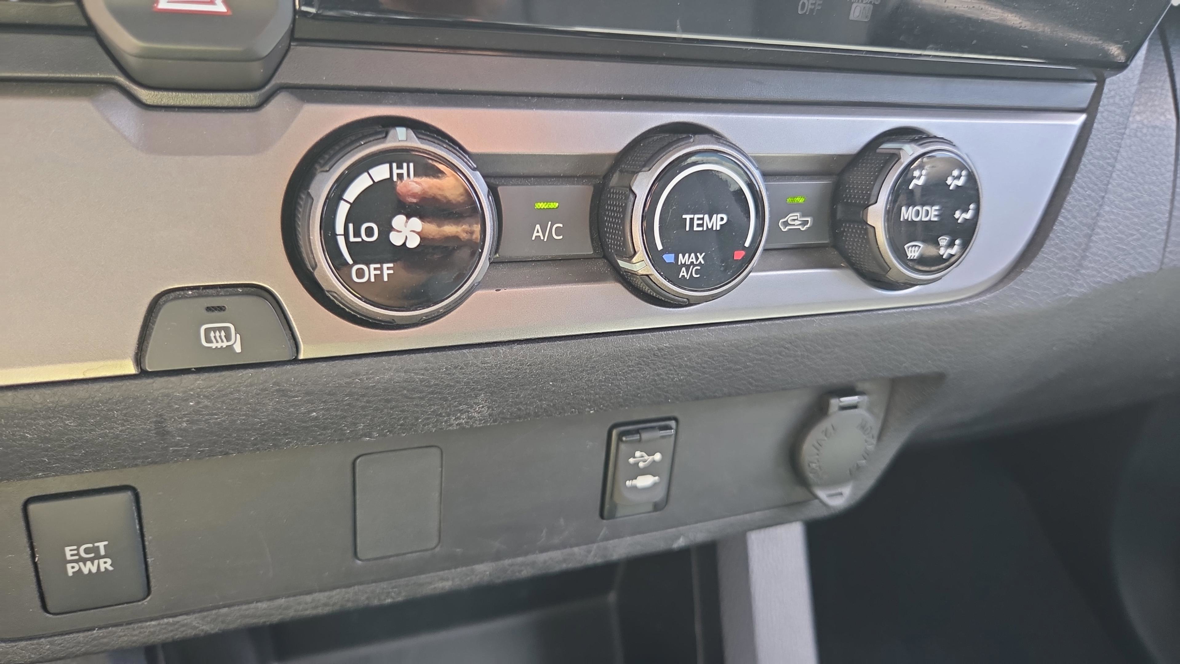 Used 2017 Toyota Tacoma SR5 w/ Tow Package RWD image 37