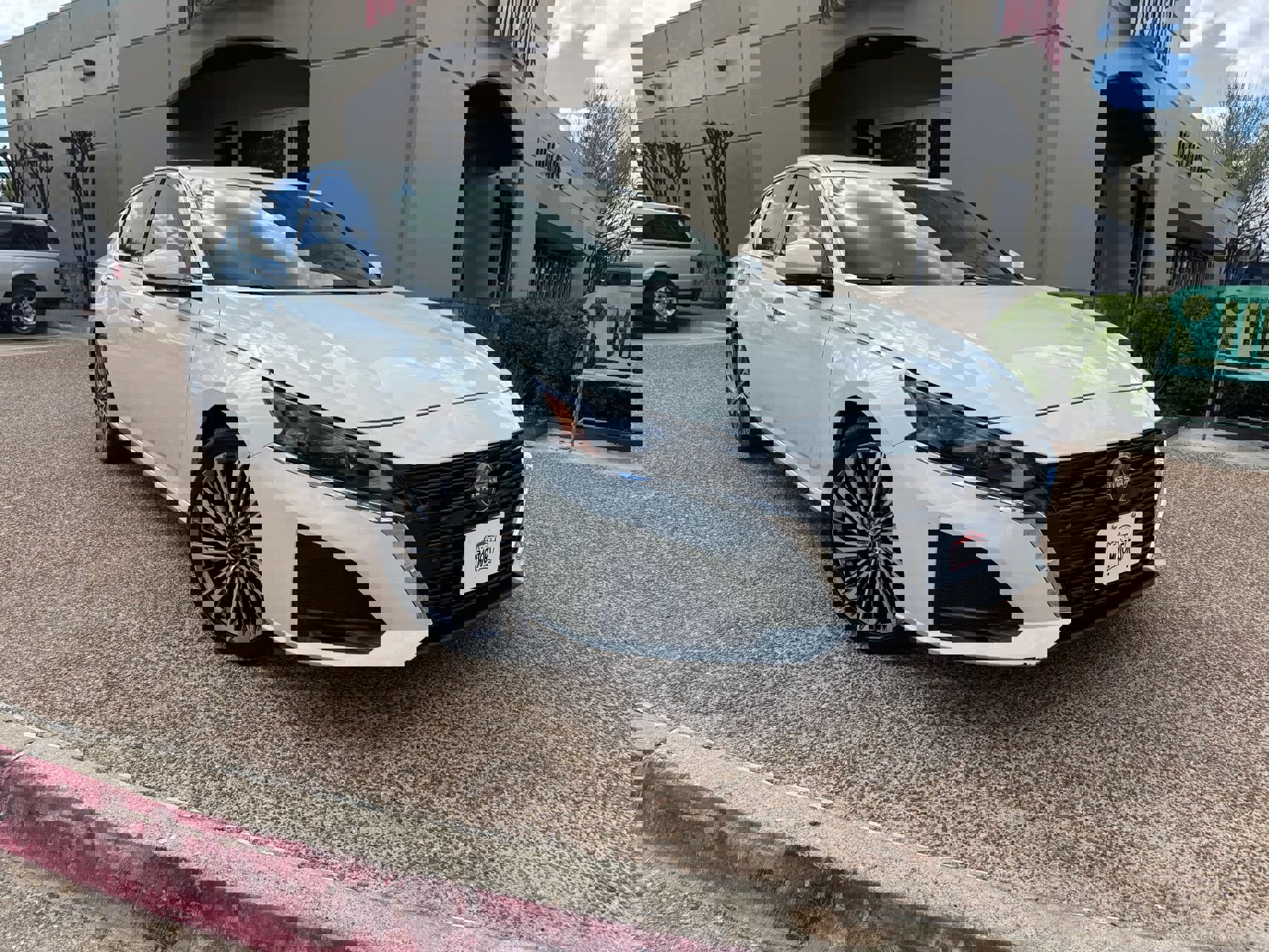 Used 2023 Nissan Altima 2.5 SL image 1