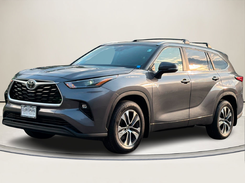 Used 2023 Toyota Highlander XLE FWD image 2
