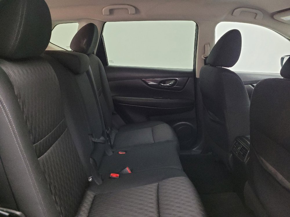Used 2018 Nissan Rogue SV w/ Premium Package image 19