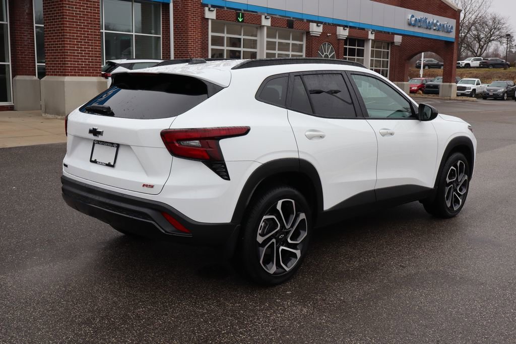 Used 2025 Chevrolet Trax RS w/ Sunroof Package image 35