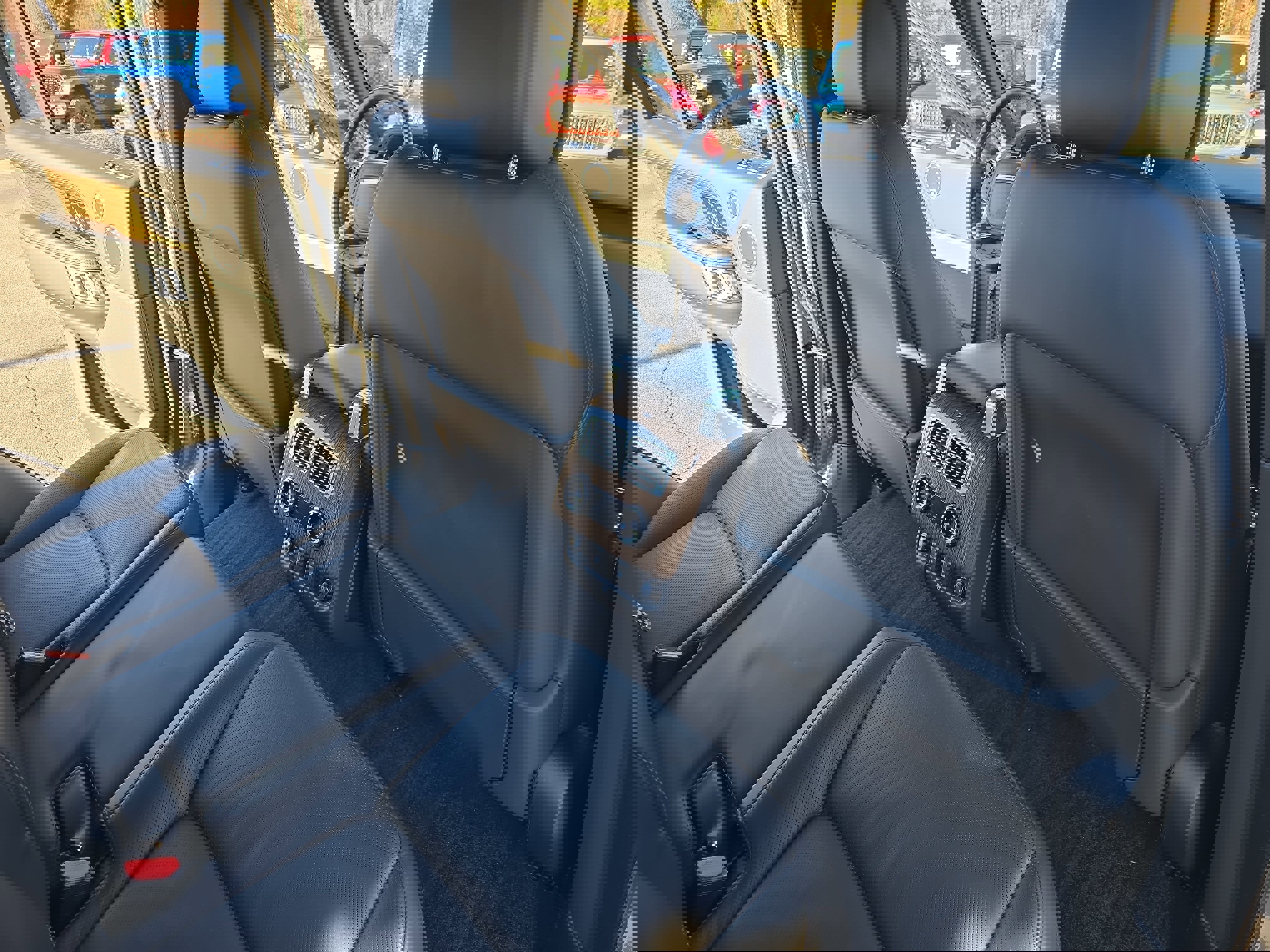 Used 2019 Land Rover Range Rover HSE image 11