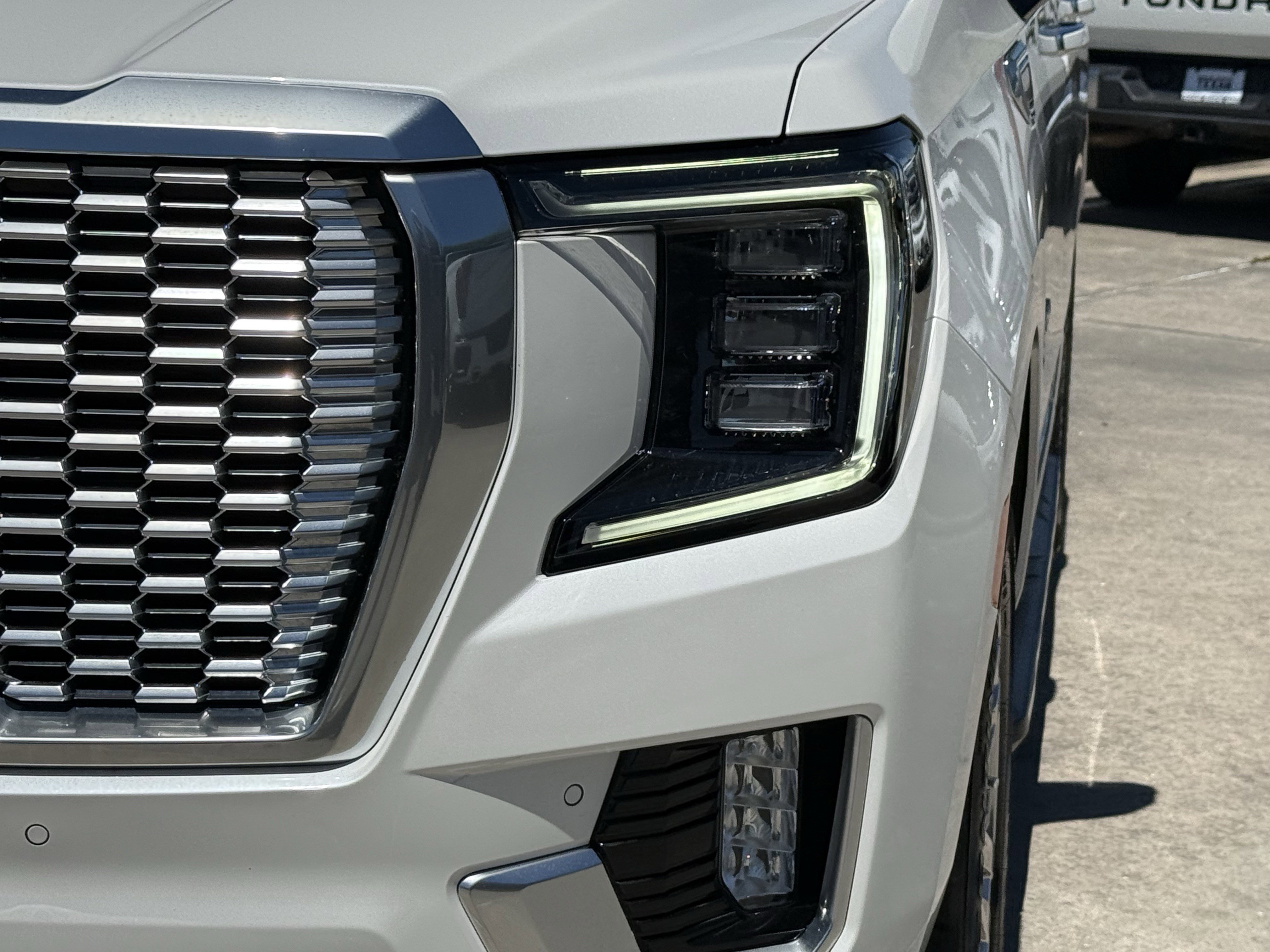 Used 2024 GMC Yukon Denali AWD/4WD image 11