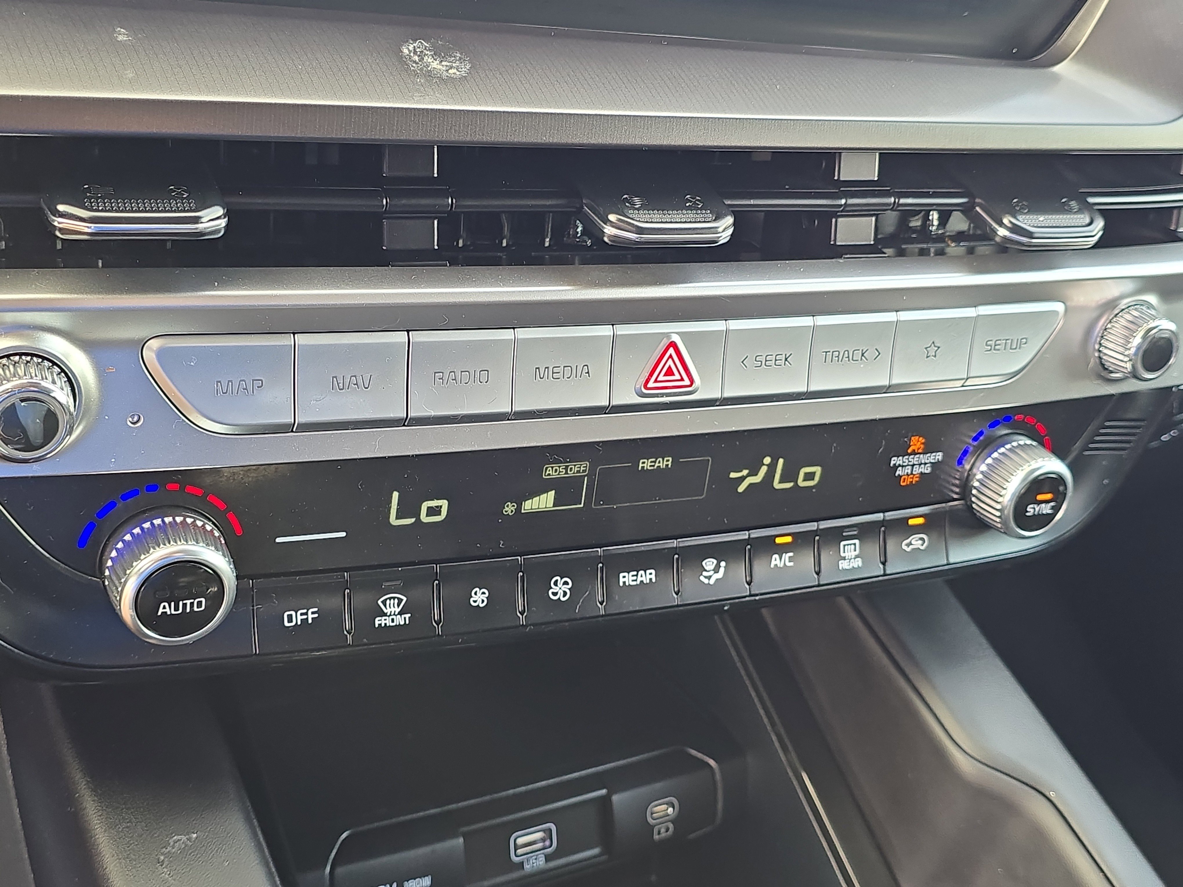 Certified 2025 Kia Telluride LX image 27