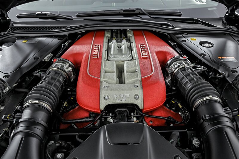 Used 2020 Ferrari 812 Superfast RWD image 16