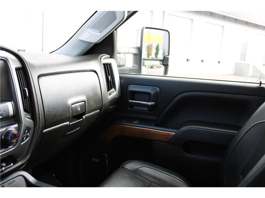 Used 2018 Chevrolet Silverado 3500 LTZ w/ Duramax Plus Package image 34