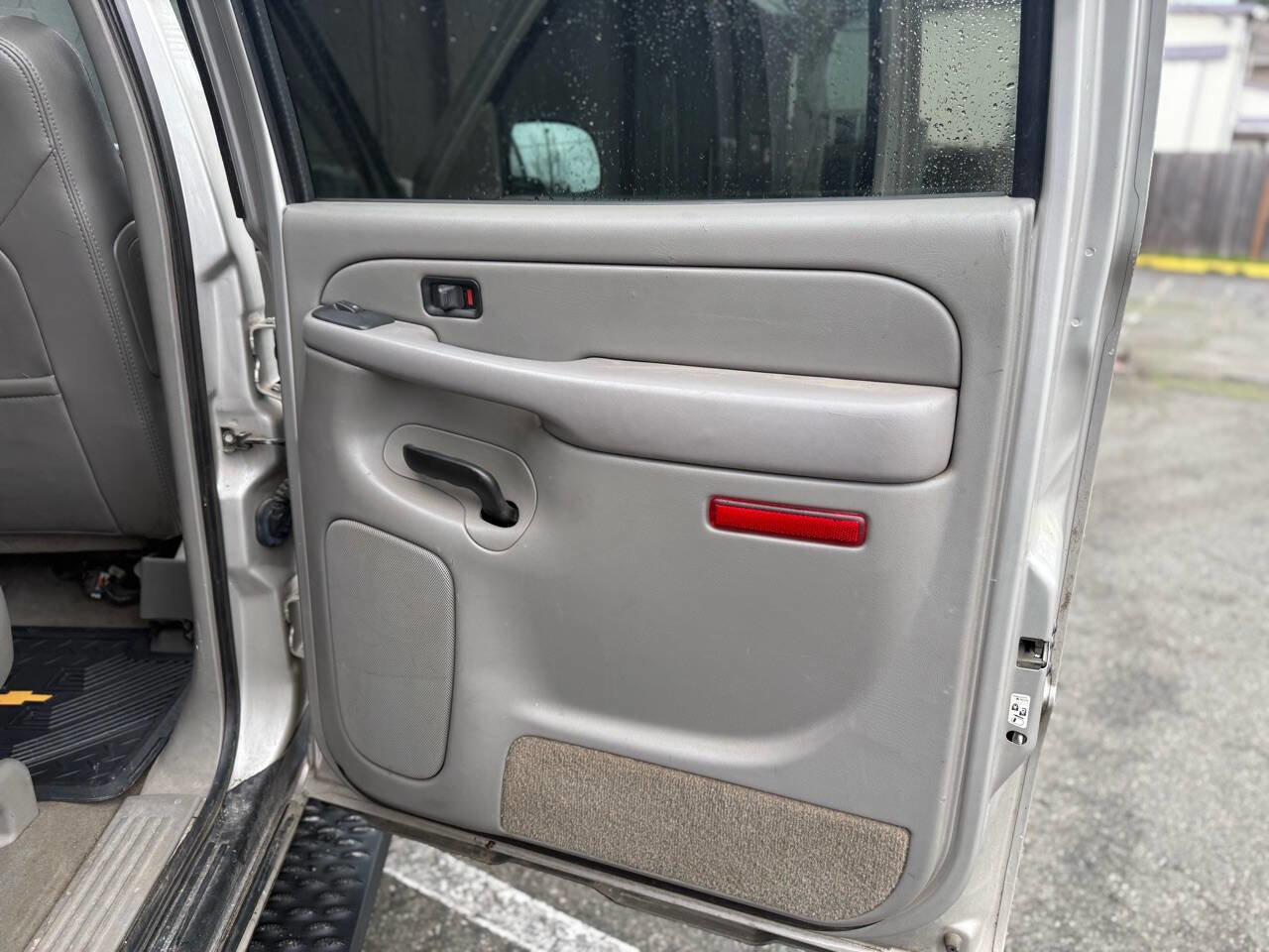 Used 2005 Chevrolet Avalanche 2500 w/ Preferred Equipment Group image 32