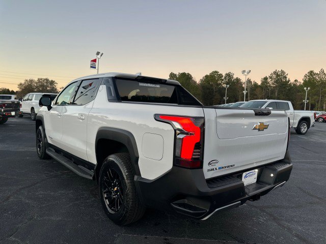New 2025 Chevrolet Silverado EV LT image 6