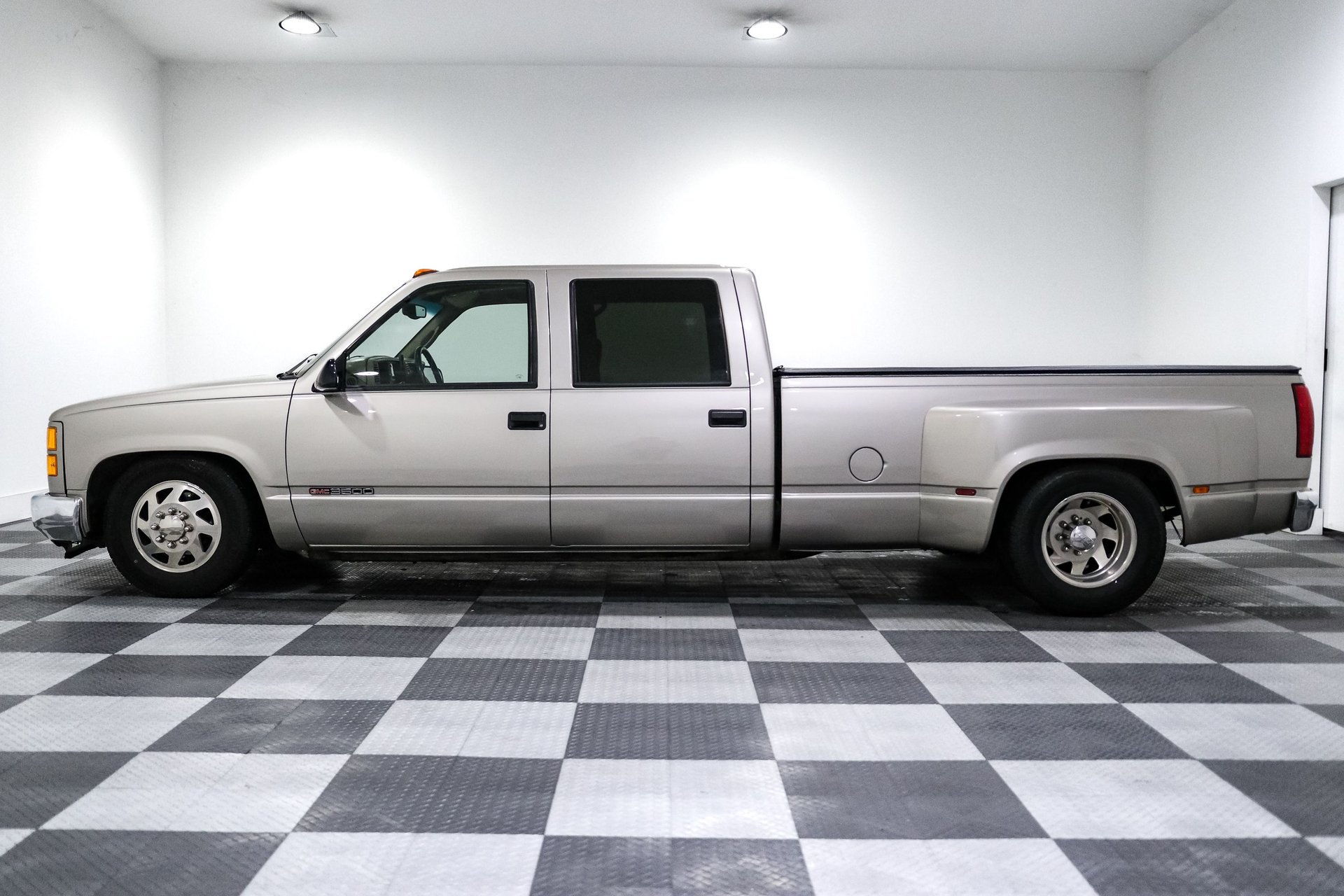 Used 2000 GMC Sierra 3500 2WD Crew Cab w/ SLE Marketing Option Pkg 3 image 3