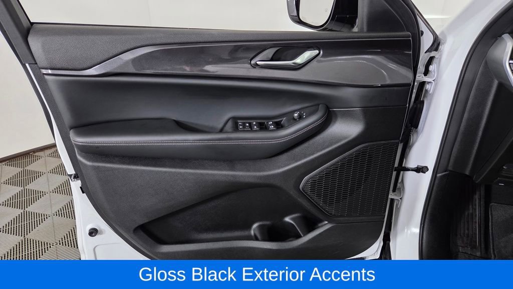 Used 2023 Jeep Grand Cherokee Altitude image 13