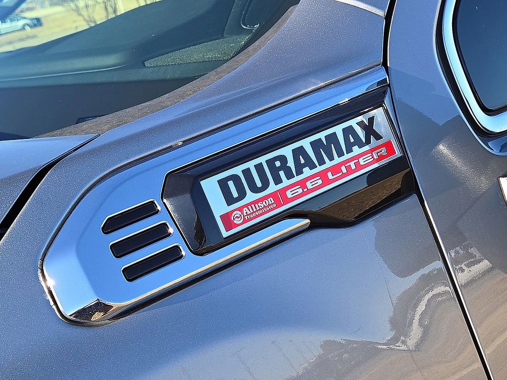 Used 2025 GMC Sierra 2500 SLT w/ SLT Premium Package image 12