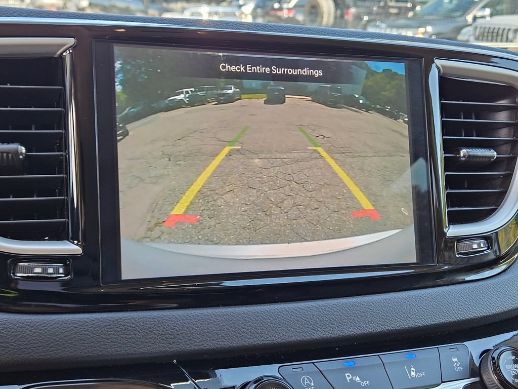Used 2024 Chrysler Pacifica Touring-L FWD image 22