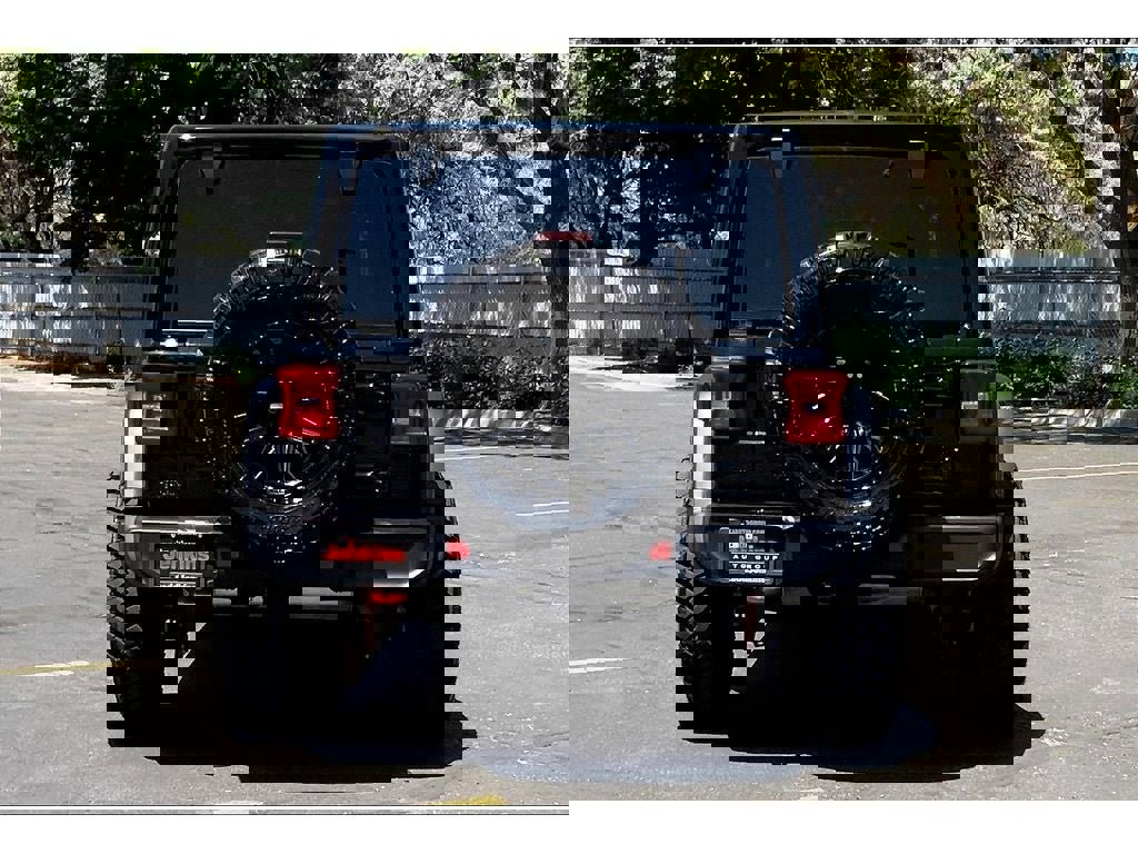 Used 2024 Jeep Wrangler Unlimited Rubicon w/ Technology Group image 4