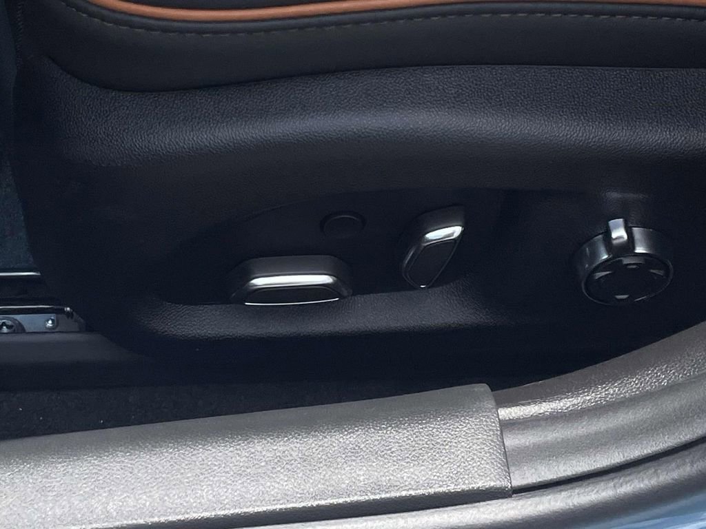 New 2025 Cadillac CT4 V image 18