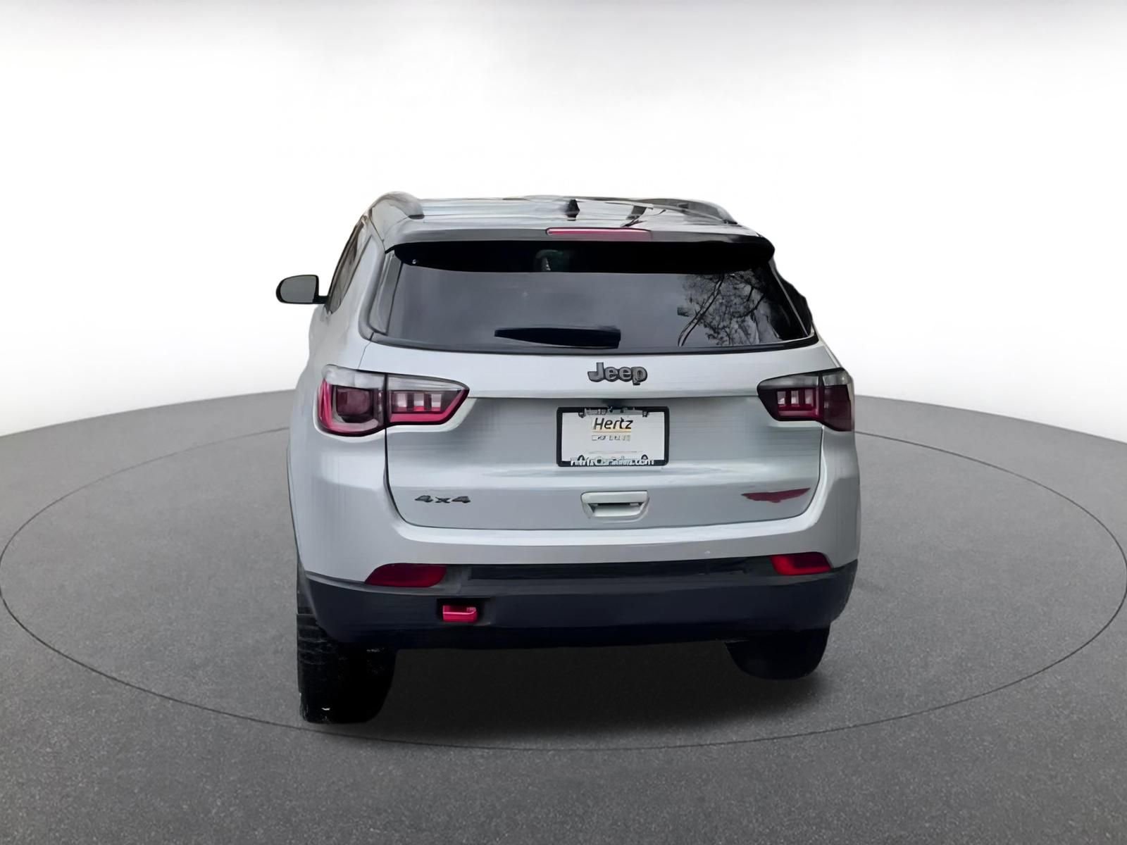 Used 2025 Jeep Compass Trailhawk image 12