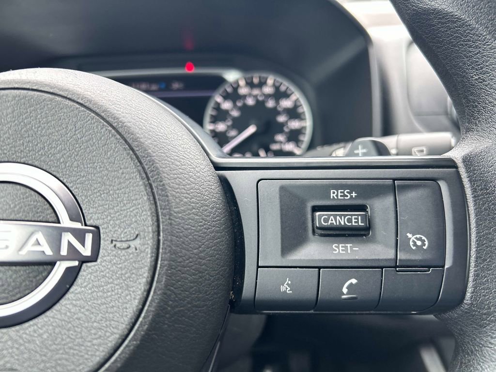 Used 2023 Nissan Rogue S image 23