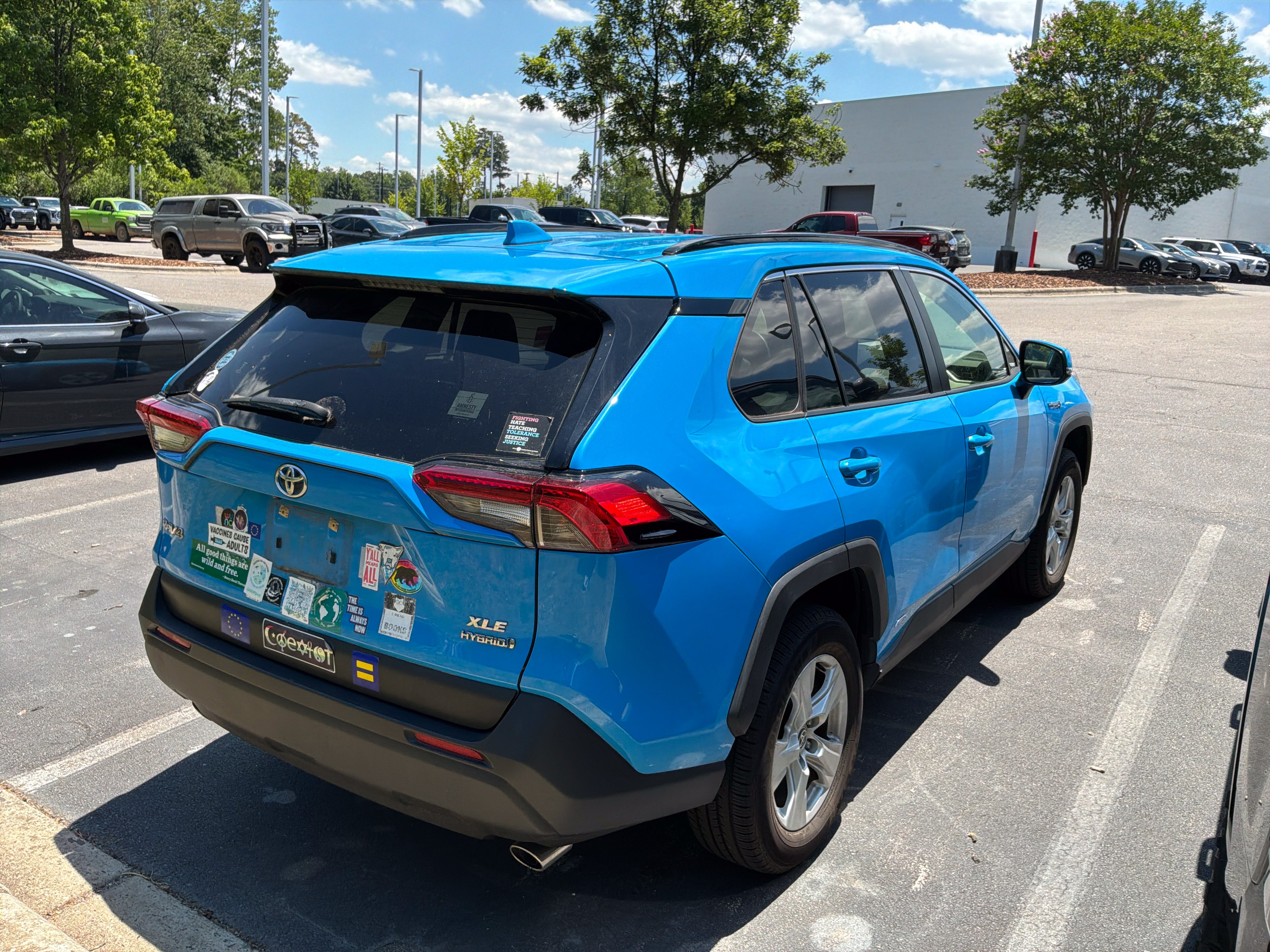Used 2020 Toyota RAV4 XLE w/ Convenience Package AWD/4WD image 6