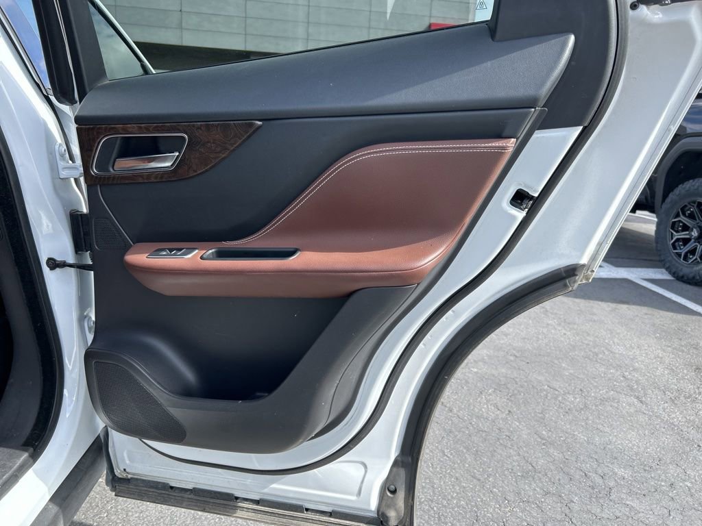 Used 2017 Jaguar F-PACE S AWD/4WD image 16
