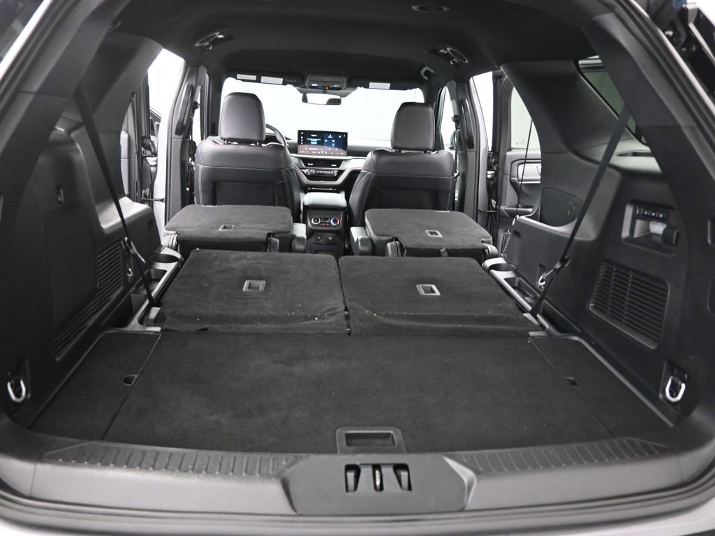 Used 2025 Ford Explorer ST-Line w/ Premium Package image 24