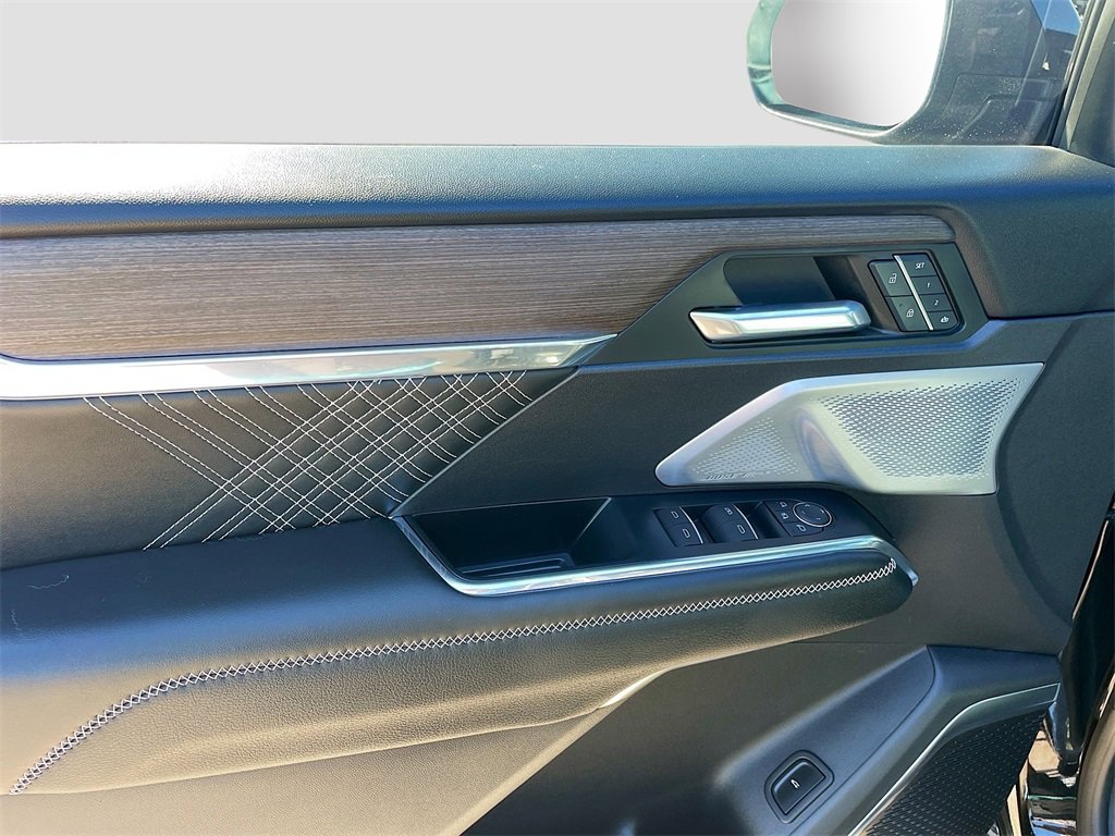 Certified 2024 GMC Acadia Denali w/ Super Cruise Package image 9