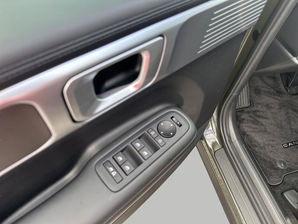 Used 2025 Hyundai Santa Fe SEL FWD image 17