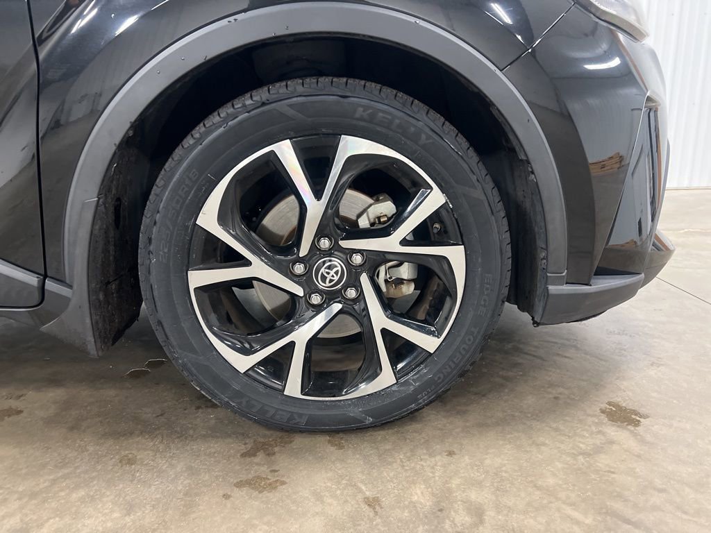Used 2020 Toyota C-HR XLE image 18