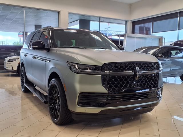 New 2026 Lincoln Navigator Reserve w/ Jet Appearance Package AWD/4WD image 4