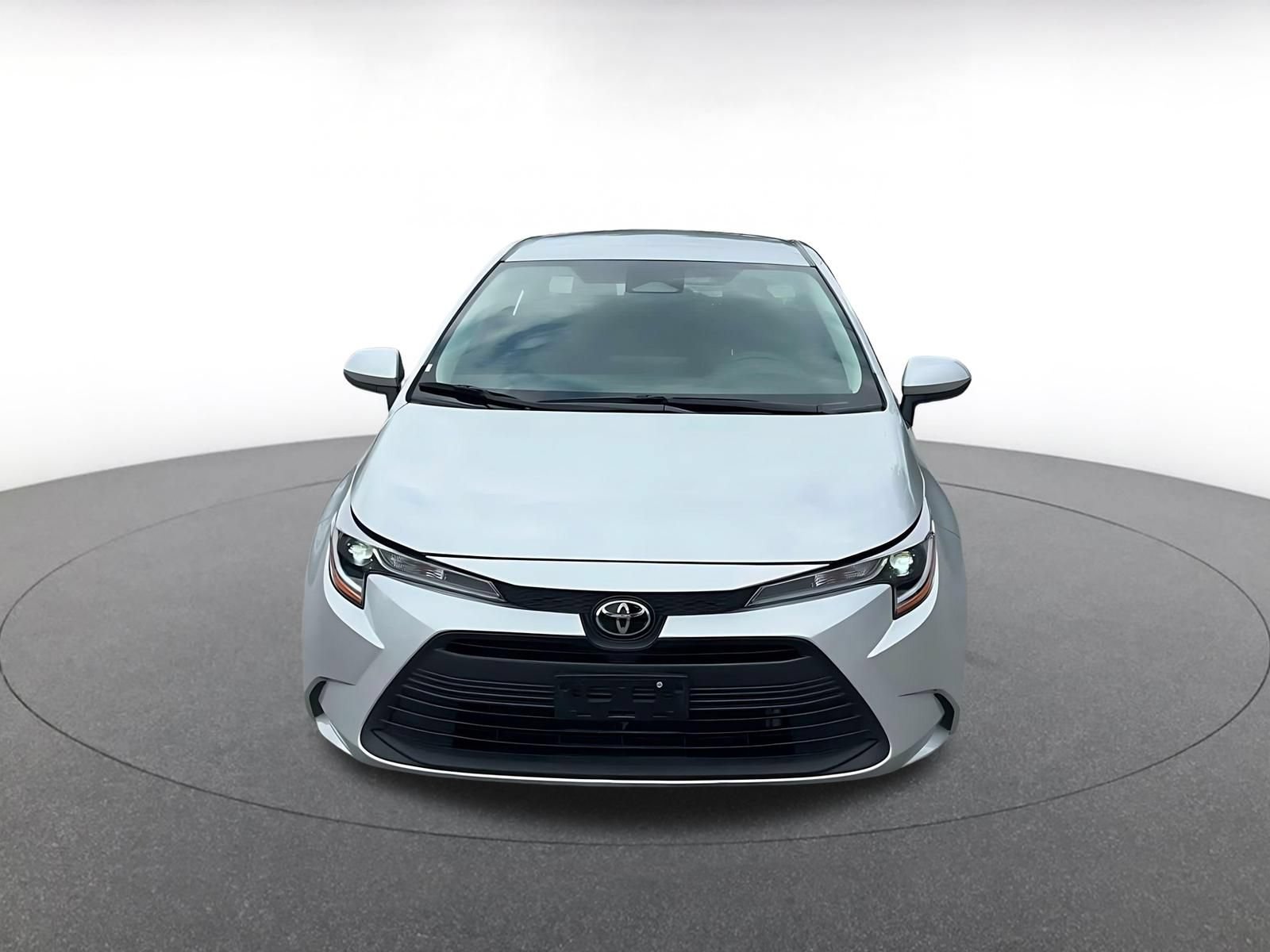Used 2025 Toyota Corolla LE FWD image 4