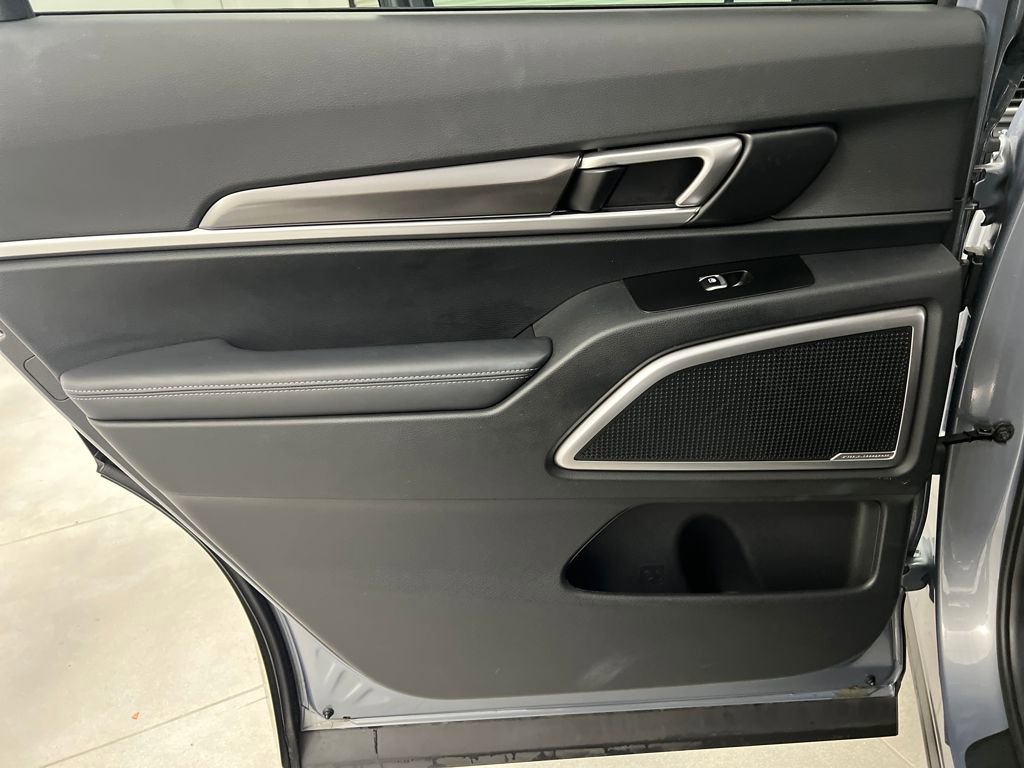 Used 2025 Kia Telluride S image 16