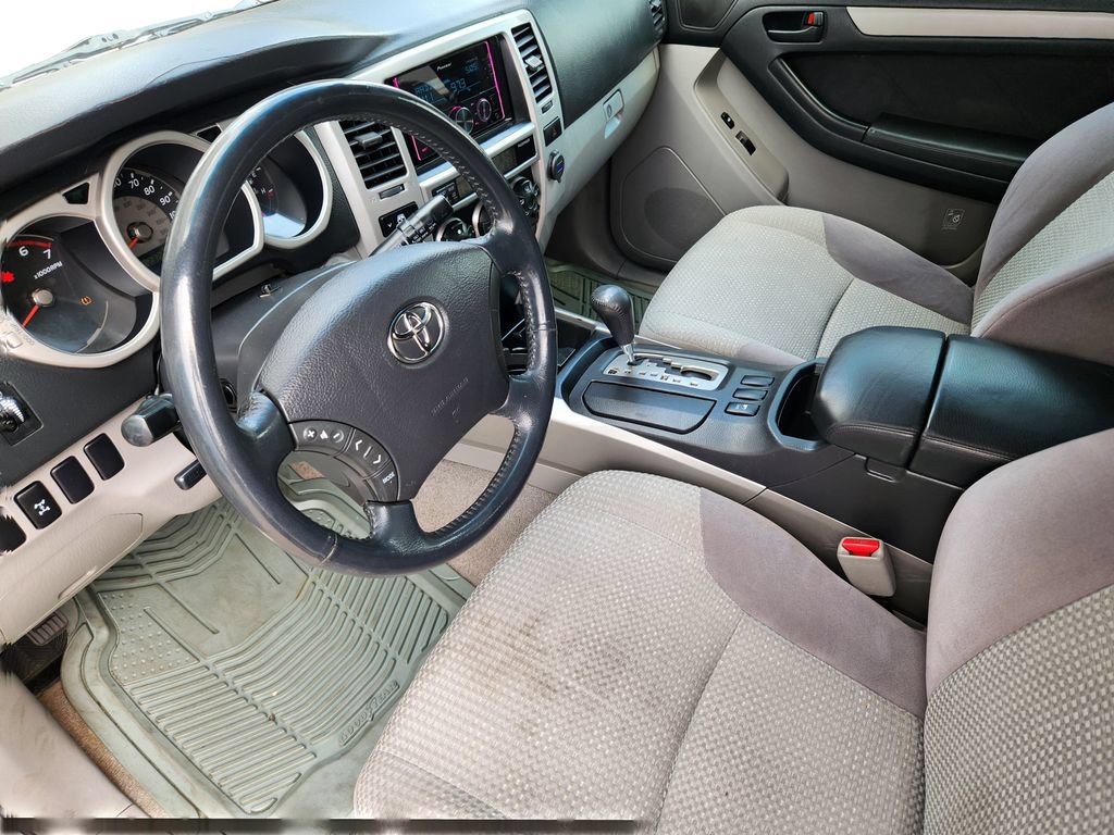 Used 2004 Toyota 4Runner SR5 AWD/4WD image 7