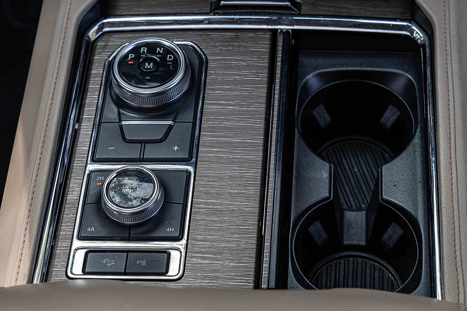 Used 2023 Ford Expedition Limited image 14