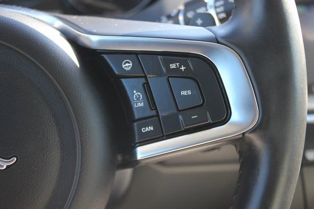 Used 2020 Jaguar E-PACE SE image 13