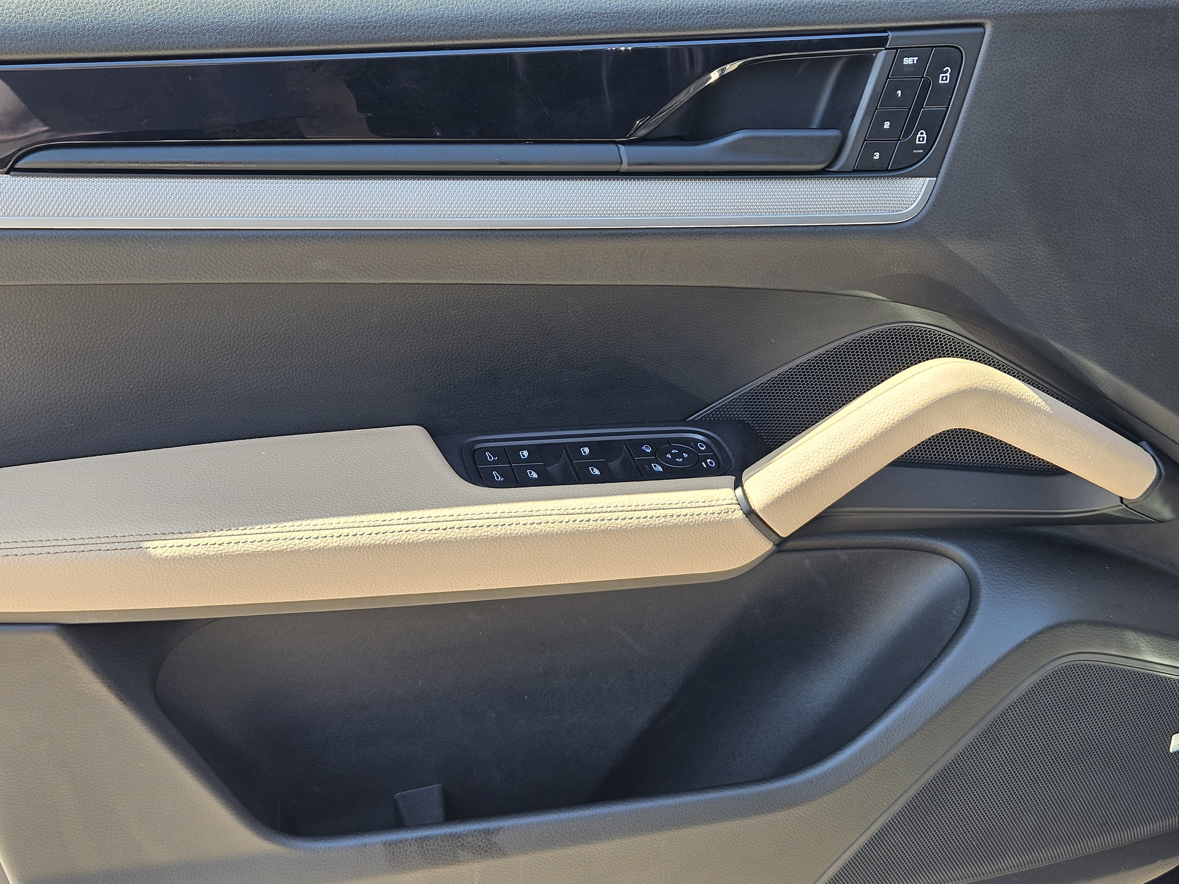 Certified 2024 Porsche Cayenne AWD/4WD image 22